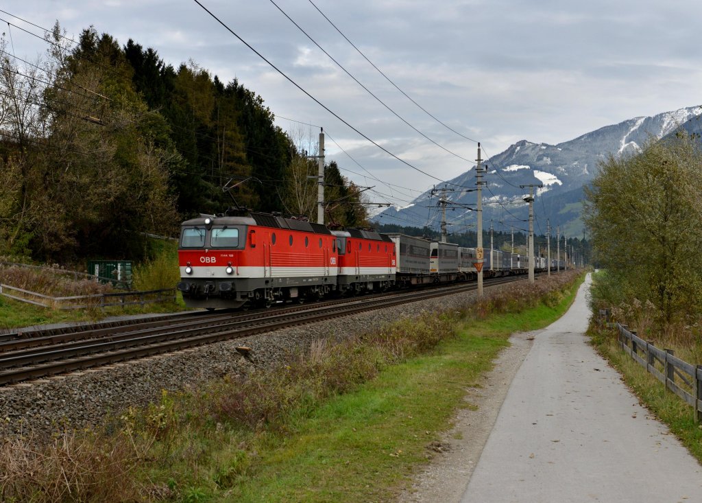 1144 105 + 1144 120 mit KT 42179 von Bremen Grolland nach Verona Q.E. am 30.10.2012 unterwegs bei Terfens.