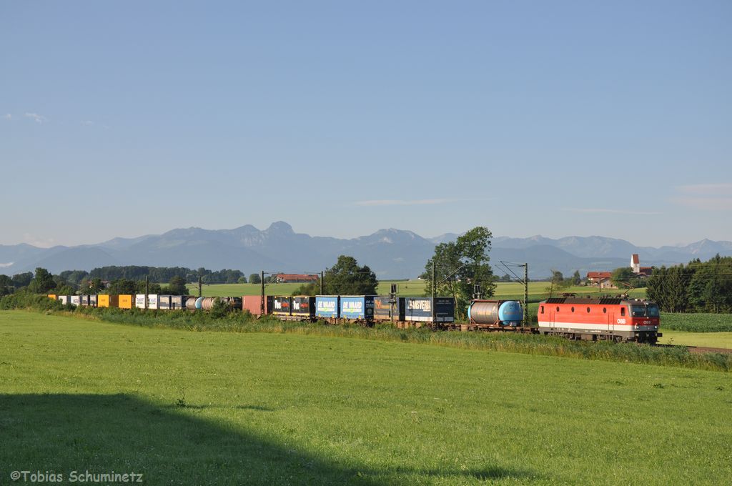 1144 114 mit KLV-Zug am 08.07.2012 bei Haus