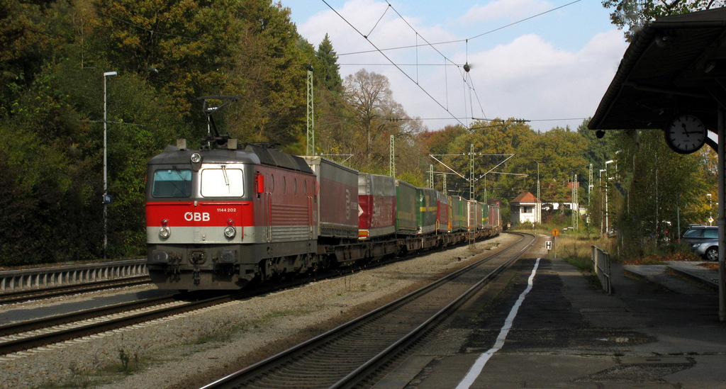 1144 202 war am 19.10. die zweite ihrer Art in Aling, als sie in Richtung sterreich durchfuhr.