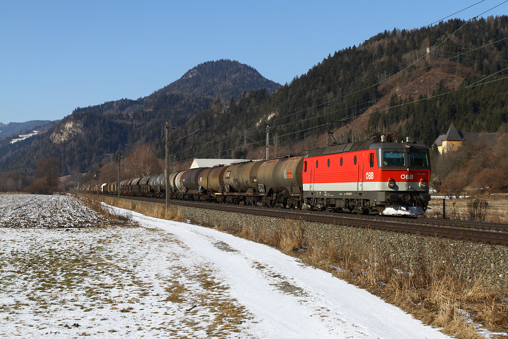 1144 208 mit Gterzug 54054 von Villach nach Wien Zvbf. 
Sauerbrunn 22.1.2011