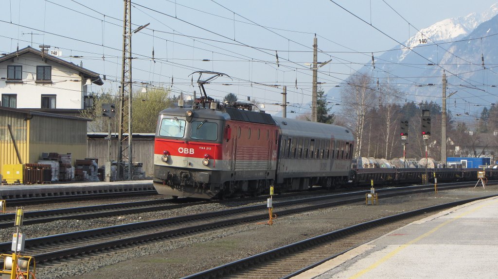 1144 213 mit einer Rola in Brixlegg am 24.3.2012.