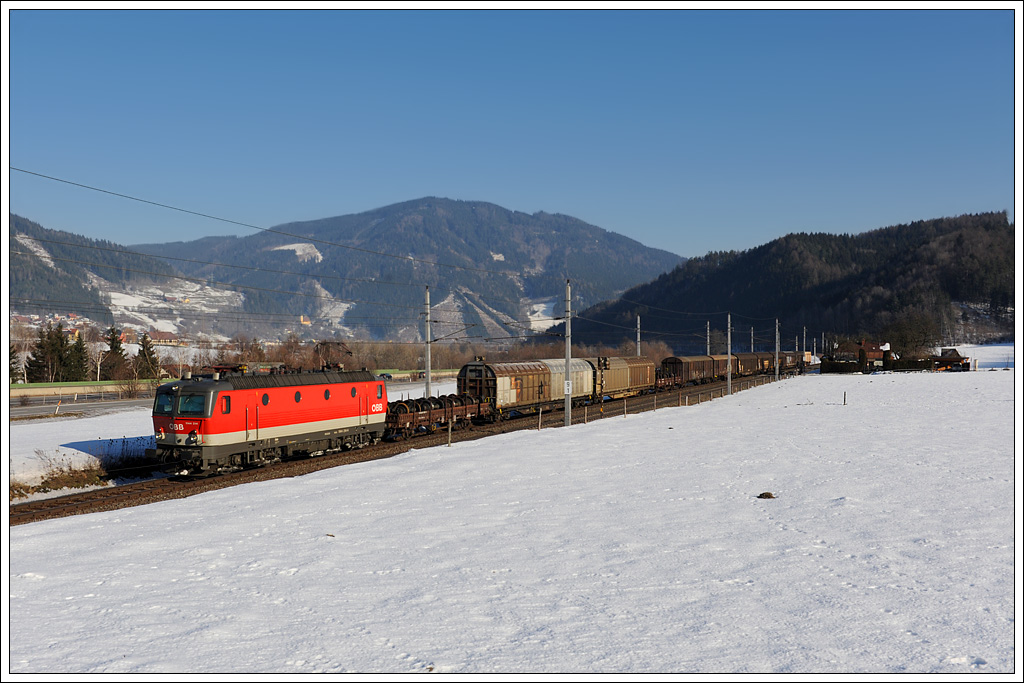 1144 214 mit dem DG 55567 von Bruck nach Zeltweg am 30.12.2010 in Niklasdorf aufgenommen. 