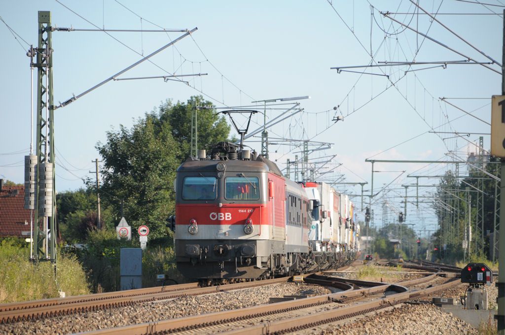 1144 217 am 31.07.10 mit der RoLa nach Regensburg bei Feldmoching/Mnchen