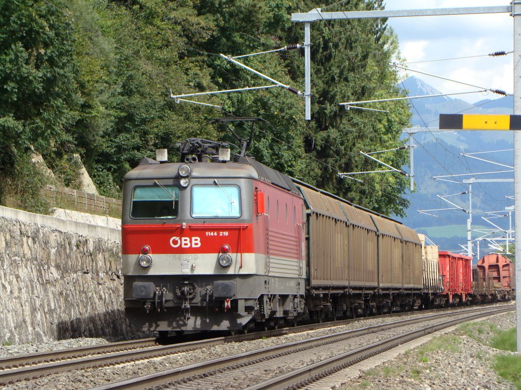 1144 219 mit Gterzug bei Kufstein.08.09.2008