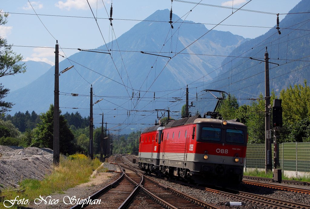 1144 224-3 & 1144 200-3 jagten die RoLa vor sich her gen Wrgl,Brixlegg (sterreichurlaub 20.08.09)
