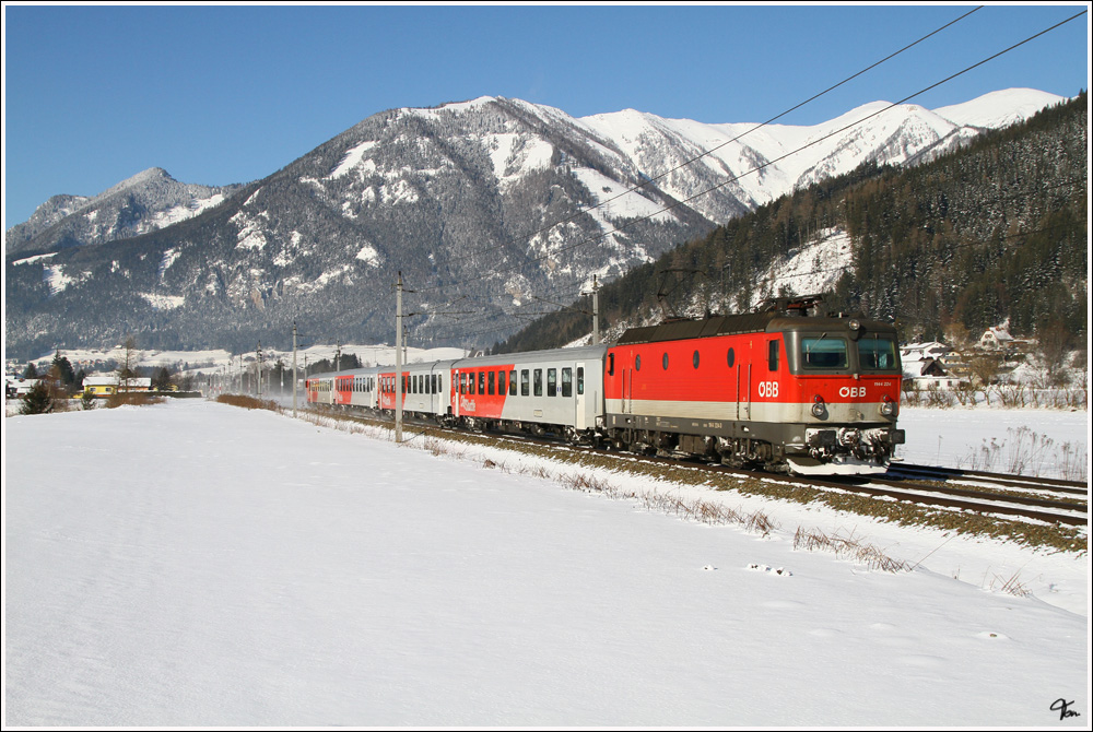 1144 224 fhrt mit D 1981 von Bischofshofen nach Graz Hbf. 
Seiz 18.1.2012