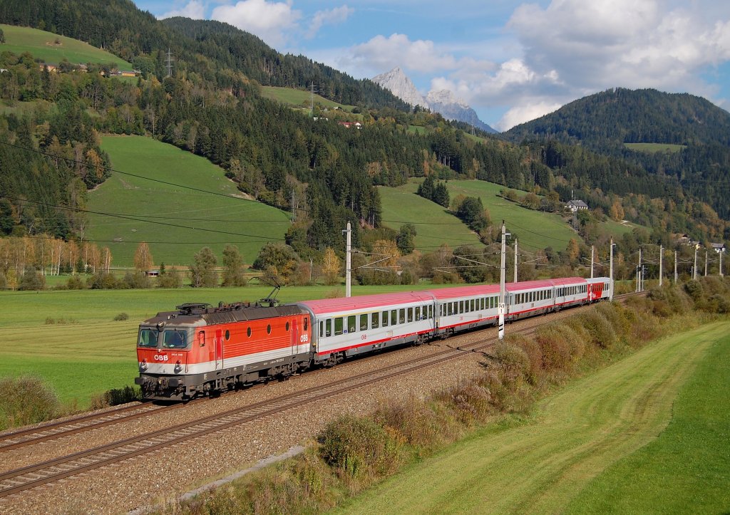 1144 226 ist am 04.10.2012 mit dem IC 518
kurz vor Rottenmann zu sehen gewesen.