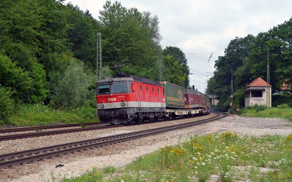 1144 227 durchfuhr mit einem KLV-Zug am 06.07.12 Assling Richtung Rosenheim.