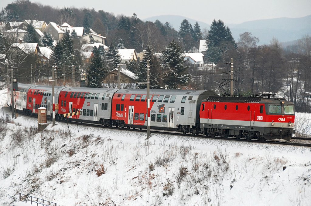 1144 236 mit REX 1622 von Wien Westbahhof nach St.Valentin, am 18.12.2009 kurz vor Drrwien.