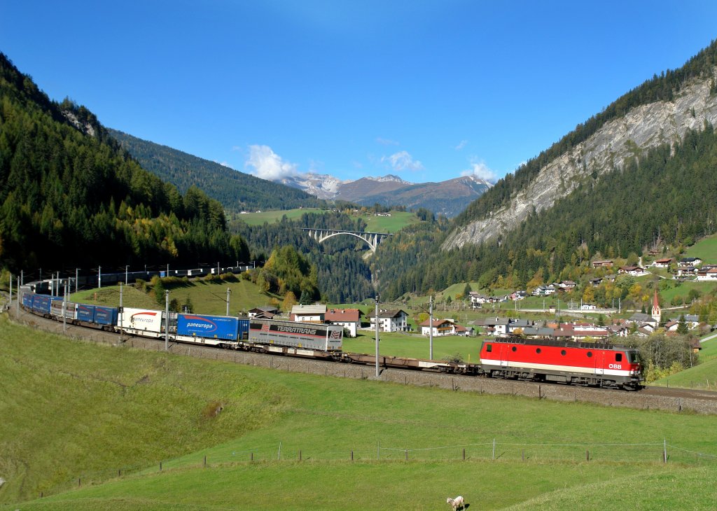 1144 244 mit einem KLV am 09.10.2010 unterwegs bei St. Jodok am Brenner.
