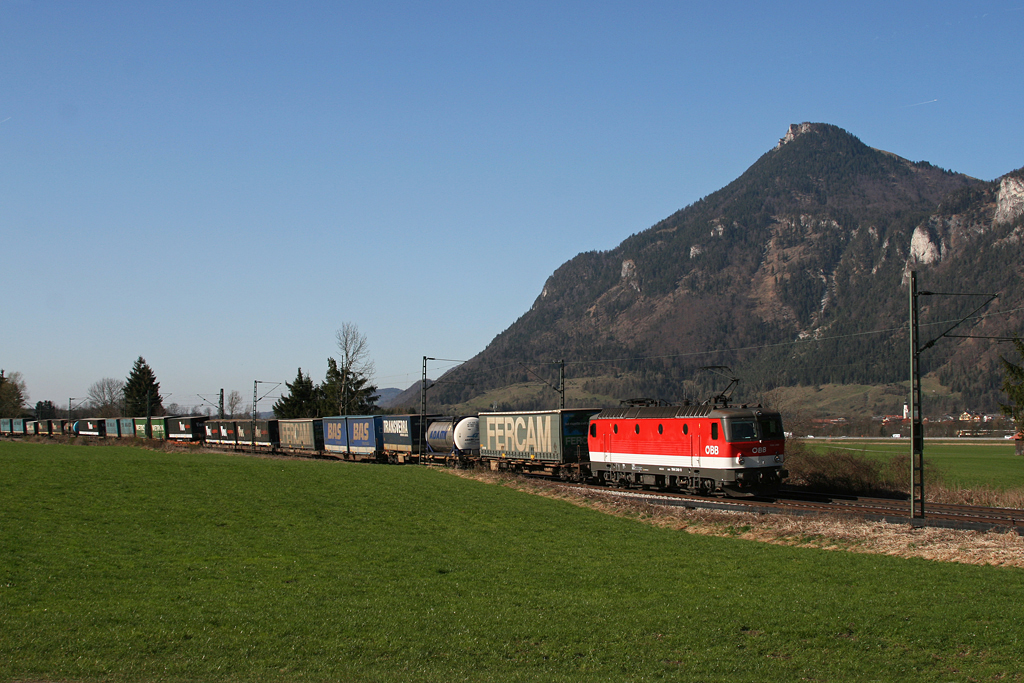 1144 249 mit dem VOS KLV Zug am 7.4.2010 bei Niederaudorf.