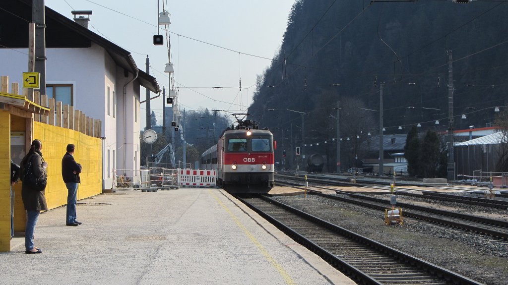 1144 255 mit REX 1500 (Salzburg Hbf-Innsbruck Hbf) in Brixlegg.(24.3.2012)
[fuhr nur bis Schwaz]