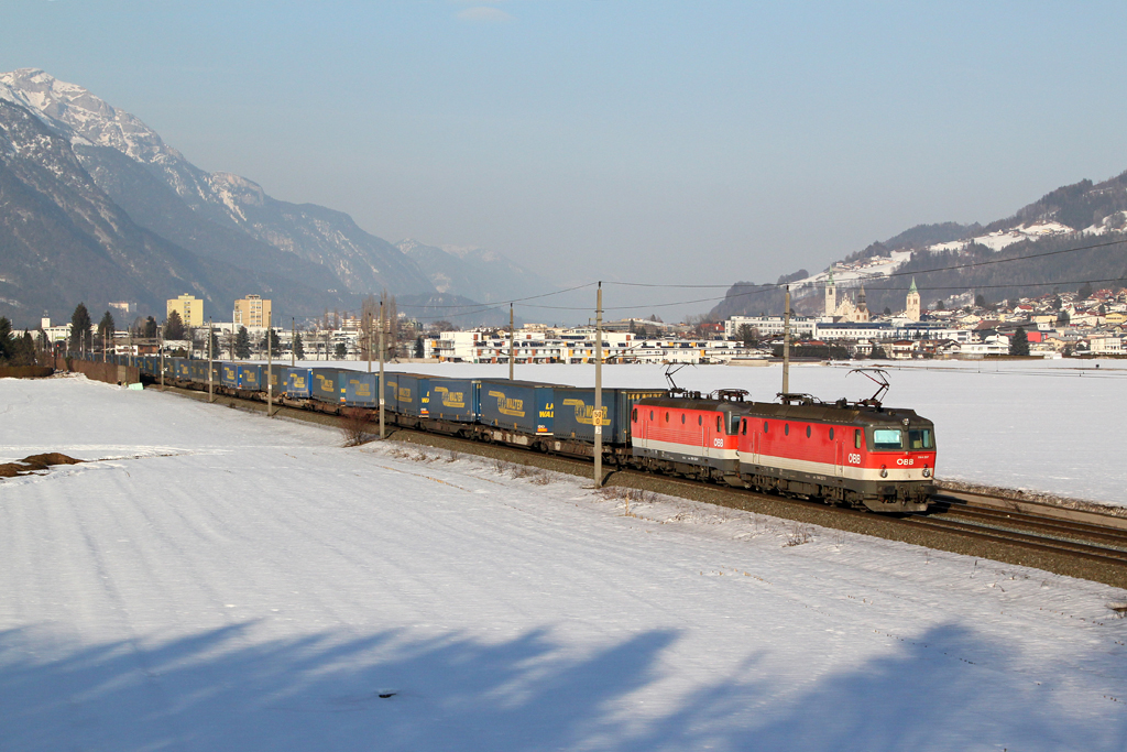 1144 257 und 1144 024 mit dem Walter KLV am 03.03.2012 bei Schwaz.