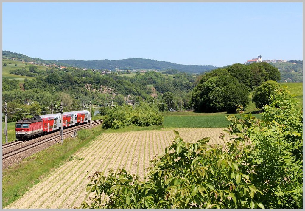 1144 257 am 20. Mai 2012 mit REX 1618 bei Krumnu�baum.