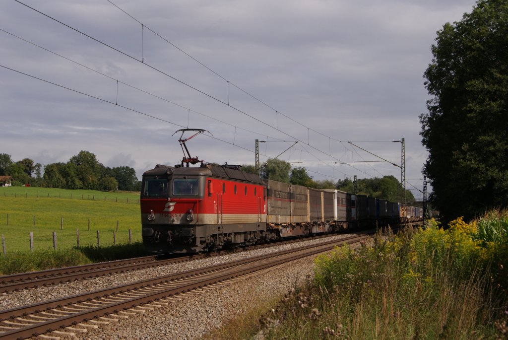 1144 265-4 mit einem KLV Zug in Grokarolinfeld am 13.08.2011