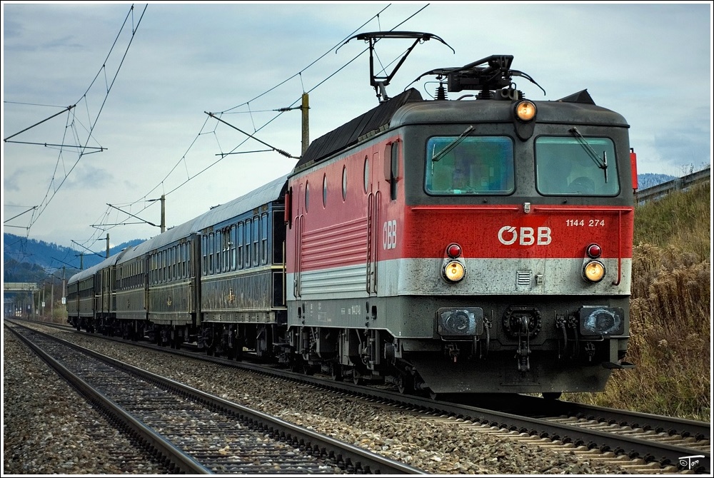 1144 274 fhrt mit Sdz D 16331 Majestic Imperator von Wien FJBf nach Rijeka.  
St.Margarethen 26.10.2010