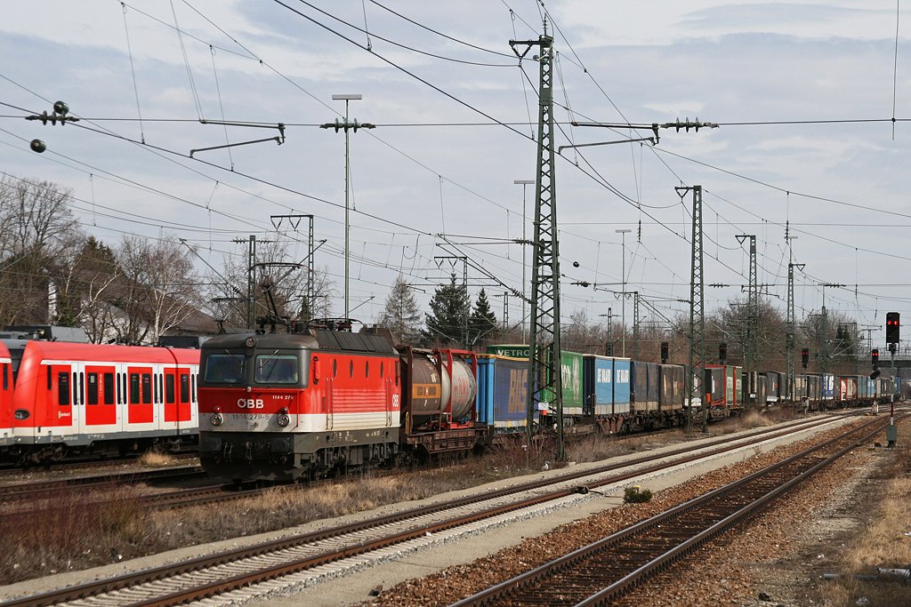 1144 279 mit dem neuen „Vos Zug“ am 20.03.2010 in Mnchen Trudering.