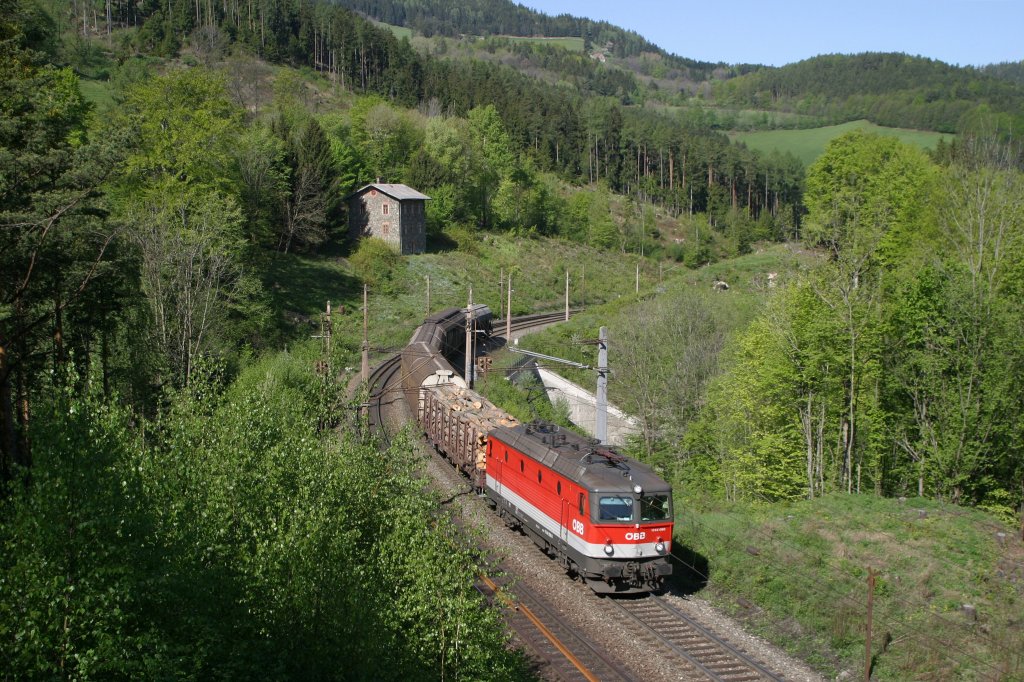 1144.090 mit G-54703 kurz vor Eichberg. 1.5.12
