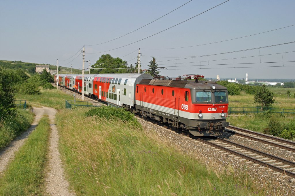 1144.121 mit R-2247 bei Pfaffsttten am 19.6.13