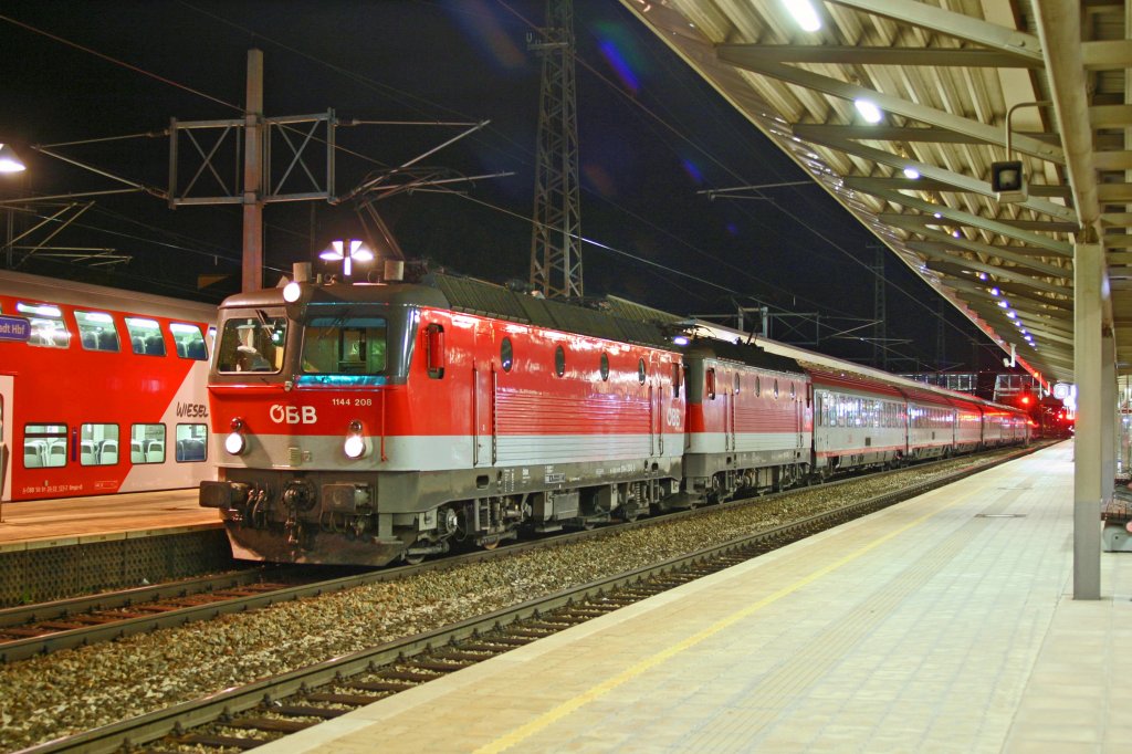 1144.208+263 mit EC-530 in Wr.Neustadt Hbf. am 25.8.12