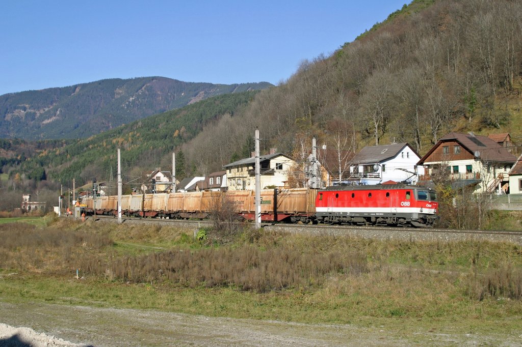 1144.245 mit G-41601 vor Gloggnitz am 17.11.12