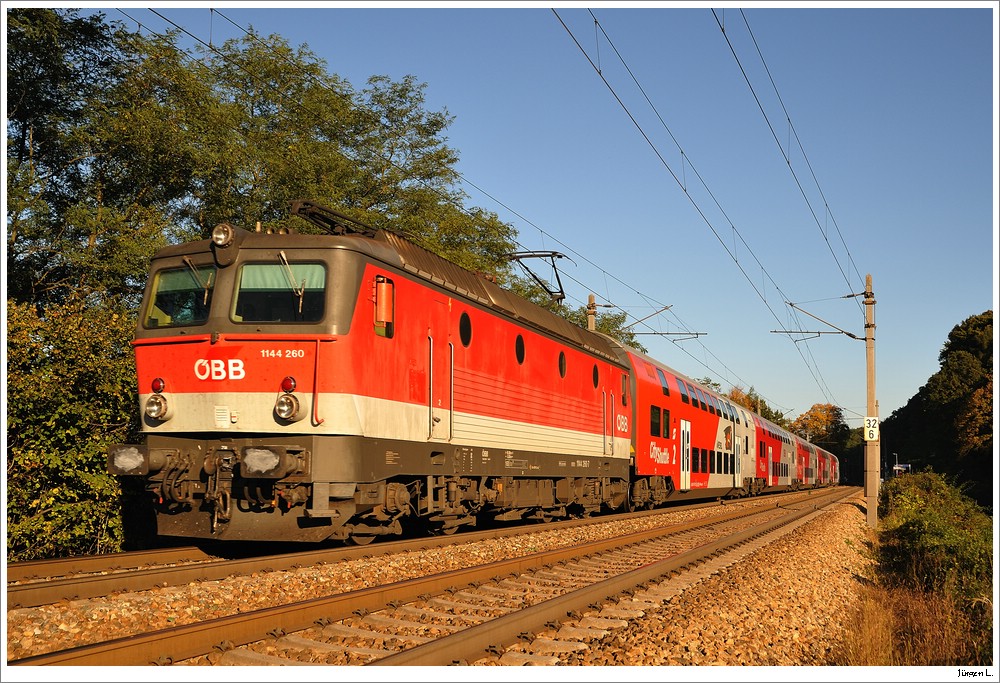 1144.260 mit dem REX1630; Unter Oberndorf, Oktober 2010