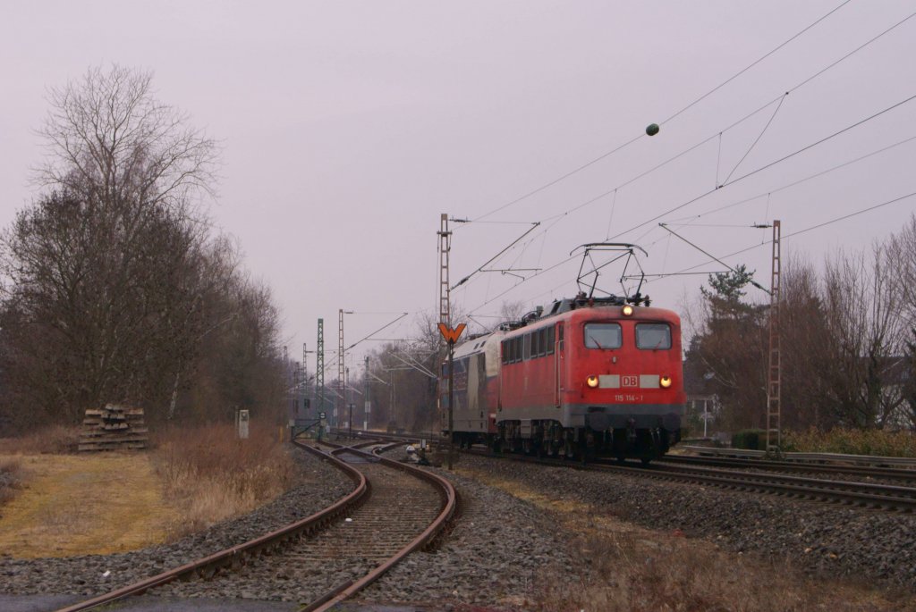 115 114-1 und 101 070-1 als 13431 von Venlo nach Kln bei der Durchfahrt durch Pulheim am 26.02.2012