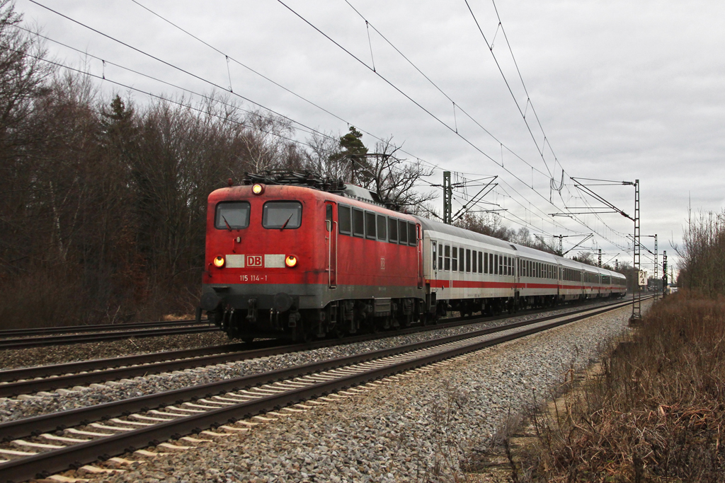 115 114 mit IC 1284 am 01.01.2012 in Haar.