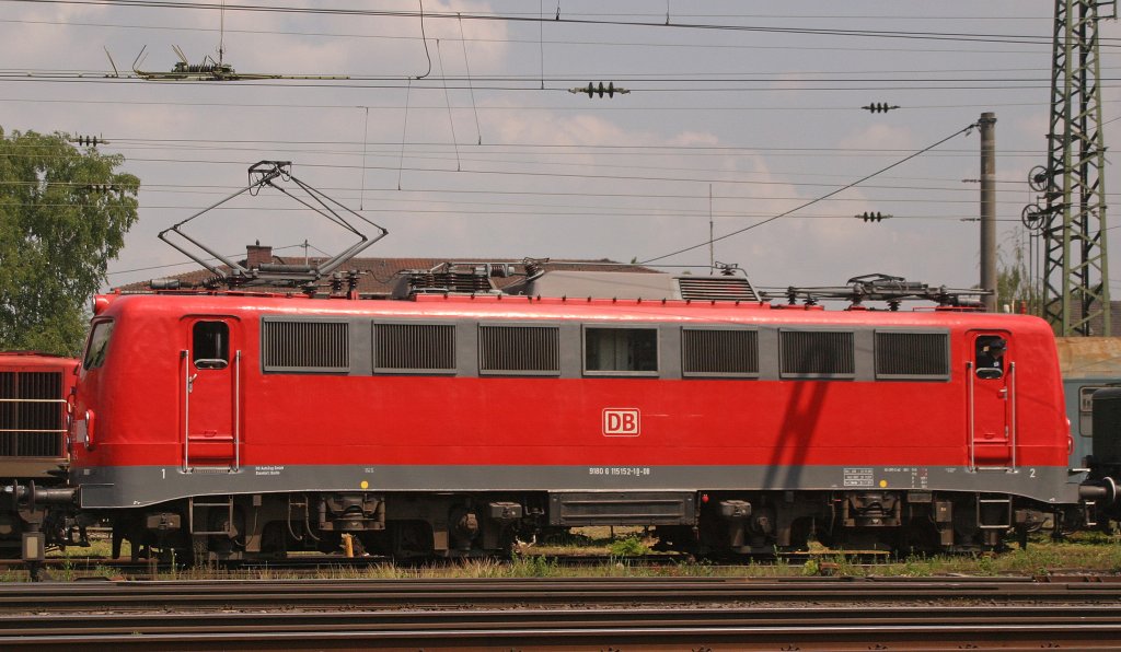 115 152 der E10ev schiebt am 21.5.11 E93 07 durch Koblenz-Ltzel