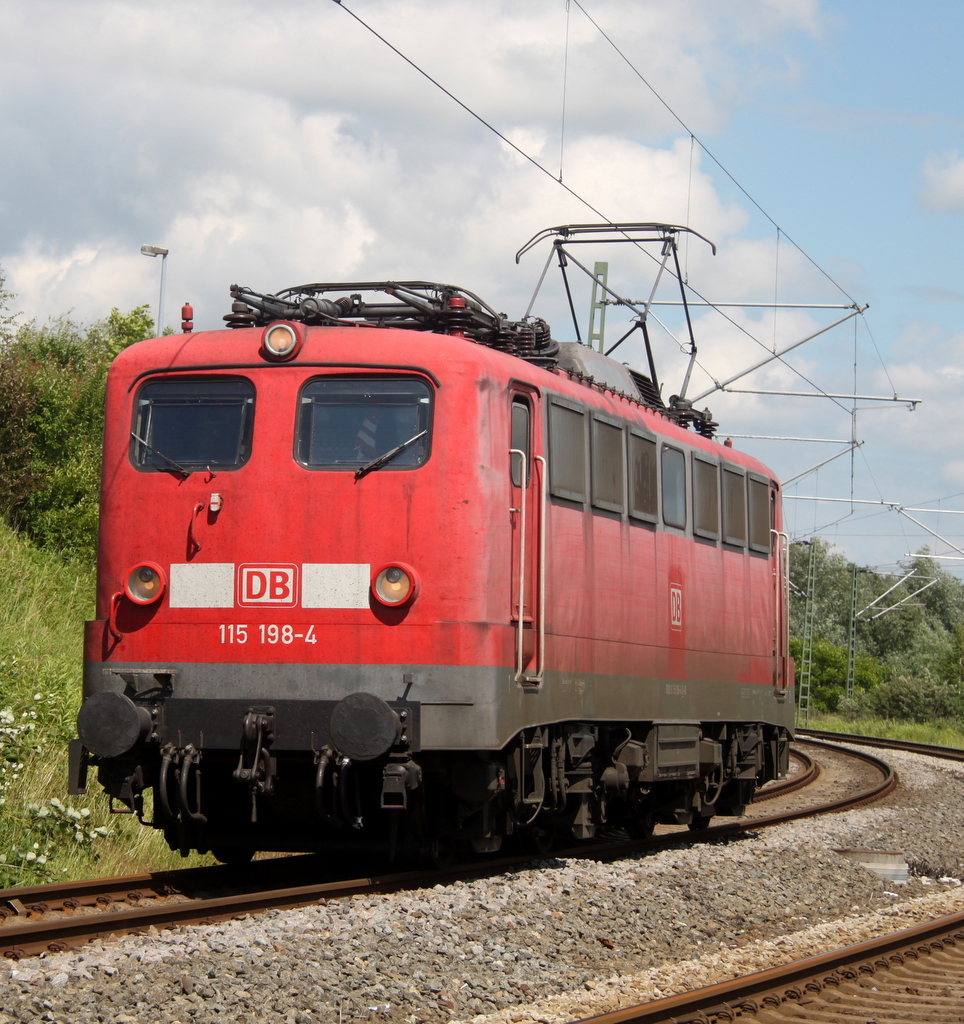 115 198-4 als 77860 von Stralsund nach Rostock Hbf kurz vor der Einfahrt im Rostocker Hbf.21.06.2013 