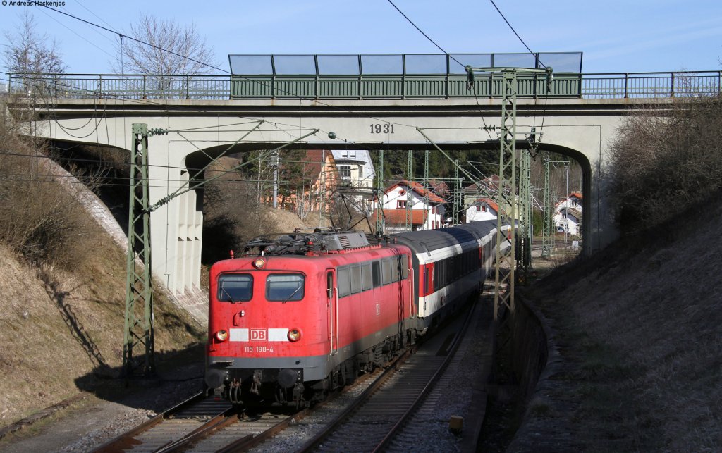 115 198-4 mit dem IC 181 (Frankfurt(Main)Hbf-Zrich HB) bei Hattingen 1.4.12