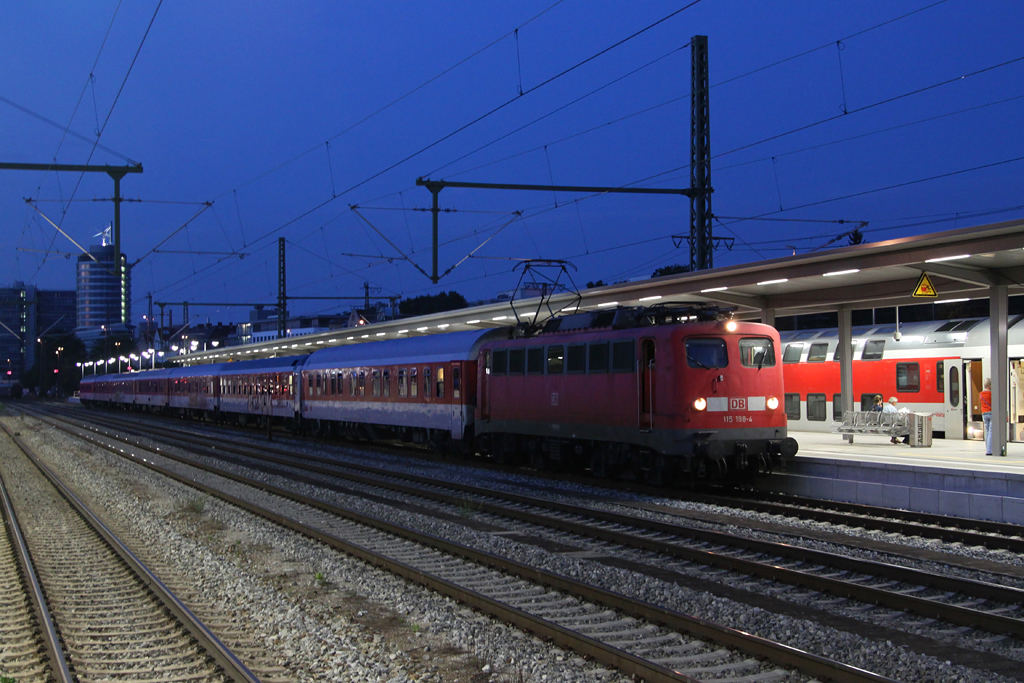 115 198 am 04.08.2012 in Mnchen Ost. (Bild musste leider ohne Stativ aufgenommen werden)