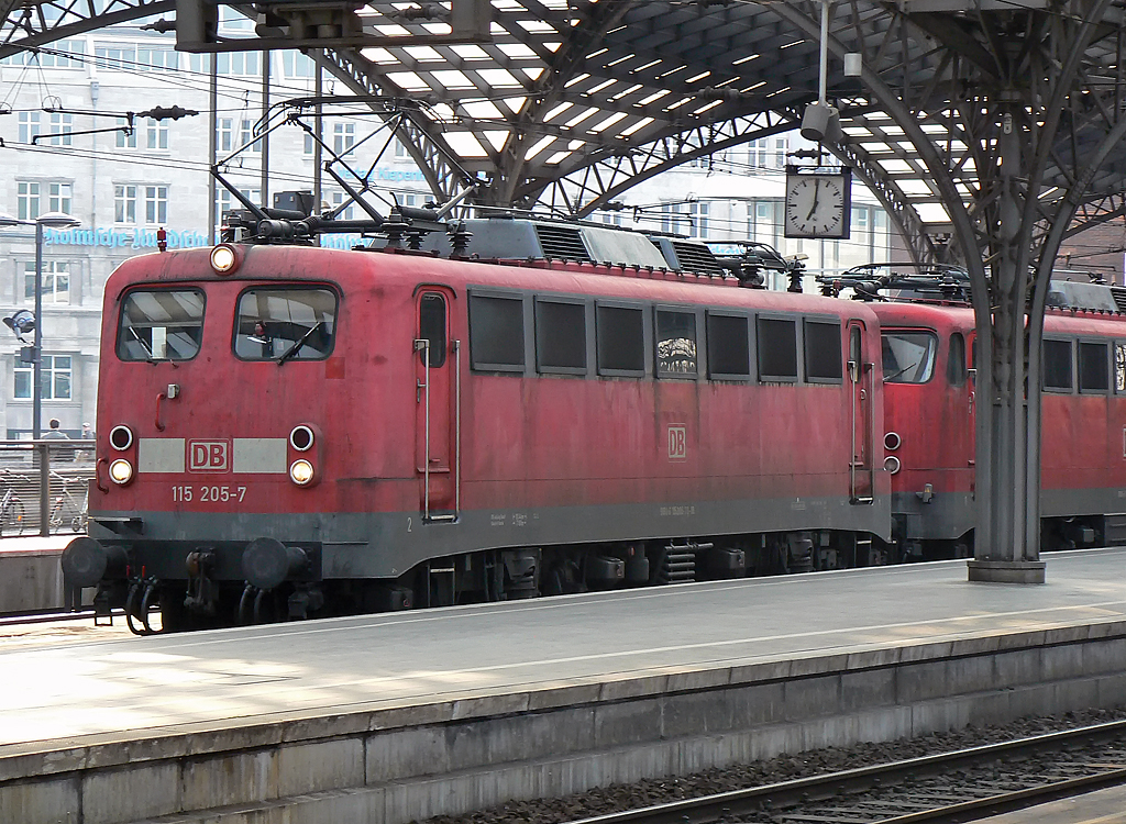 115 205-7 in Kln Hbf. am 09.05.2010
