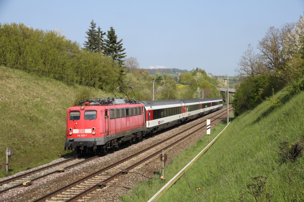 115 205-7 mit IC 183 bei Herrenberg 05.05.2013