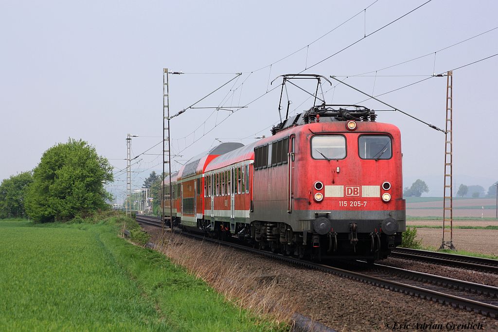 115 205 mit de 2493 am 27.4.2011 bei Holtensen/Linderte.