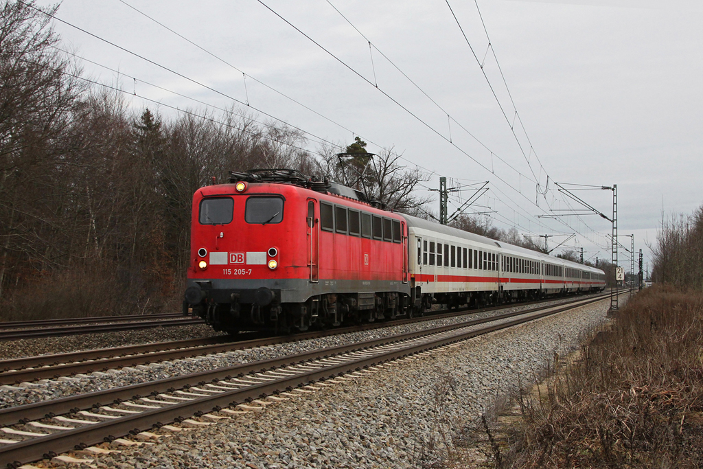 115 205 mit IC 1284 am 26.12.2011 in Haar.