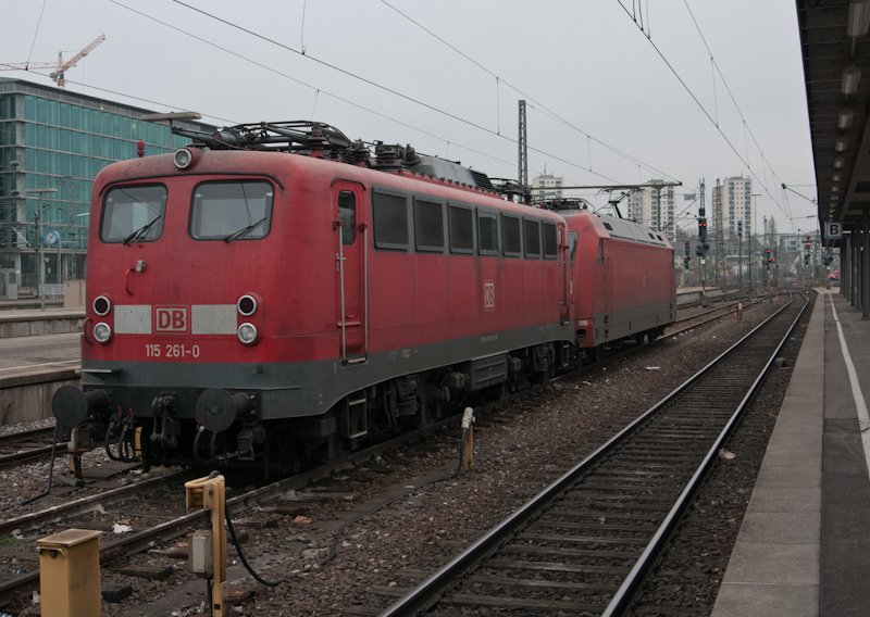 115 261-0 am 23. Januar 2010 in Stuttgart Hbf.