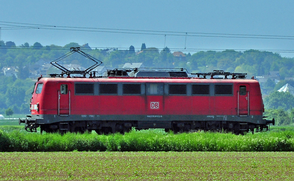 115 261-0 solo unterwegs kurz vor`m Bf Brhl - 23.05.2010
