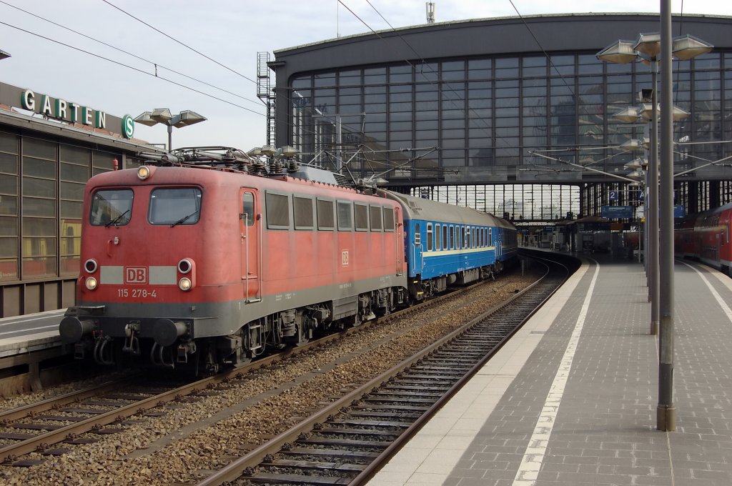 115 278-4 mit dem D 440 aus Kiev in Richtung Berlin-Grunewald. 29.04.2010