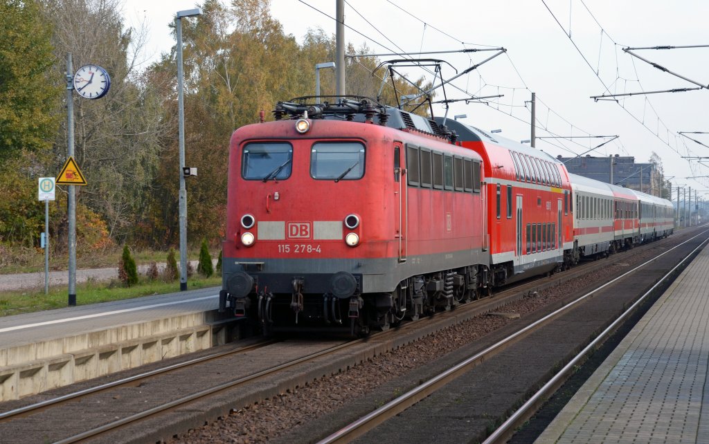 115 278 befrderte am 25.10.11 den PbZ 2467 durch Hohenthurm Richtung Halle(S).