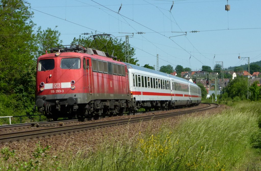 115 293-3 ist mit dem IC 2258 Frankfurt (Main) - Saarbr�cken am25.05.2012 bei Kaiserslautern Pfaffwerk