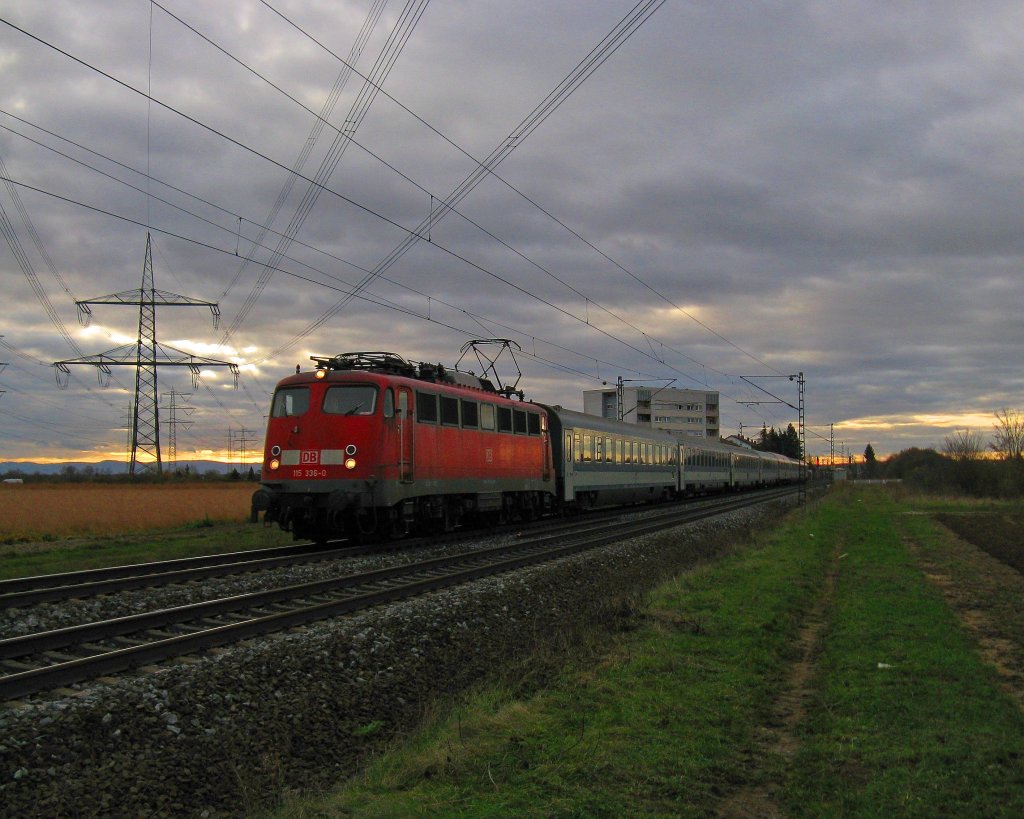 115 336-0 mit EN 408 von Budapest nach Frankfurt(Main)Hbf.Am 28.11.09 in Lampertheim.