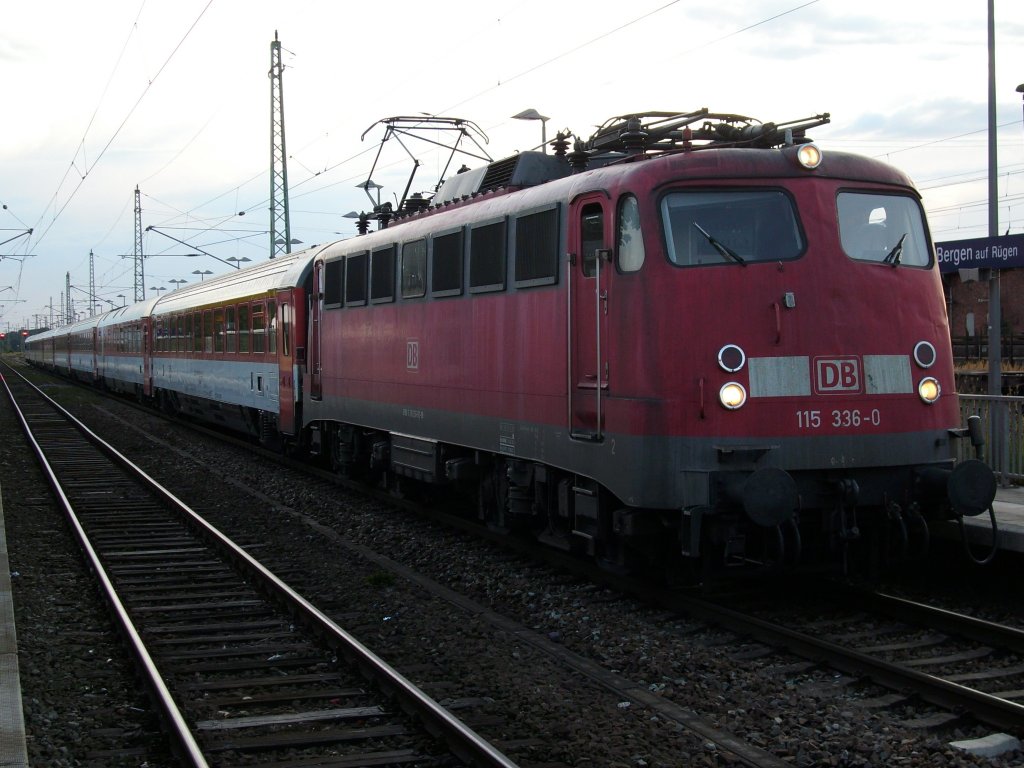 115 336 mit dem EC 378 Wien-Binz am Abend vom 03.September 2009 in Bergen/Rgen.