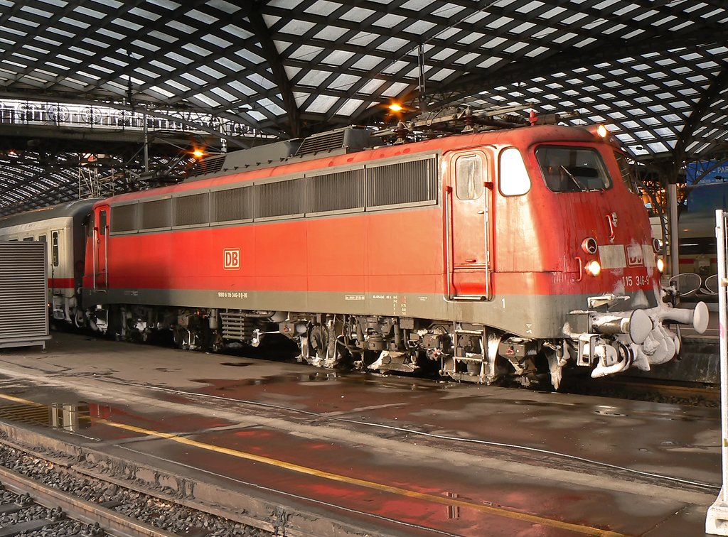 115 346-9 im ICE Ersatzverkehr in Kln Hbf am 30.01.2010
