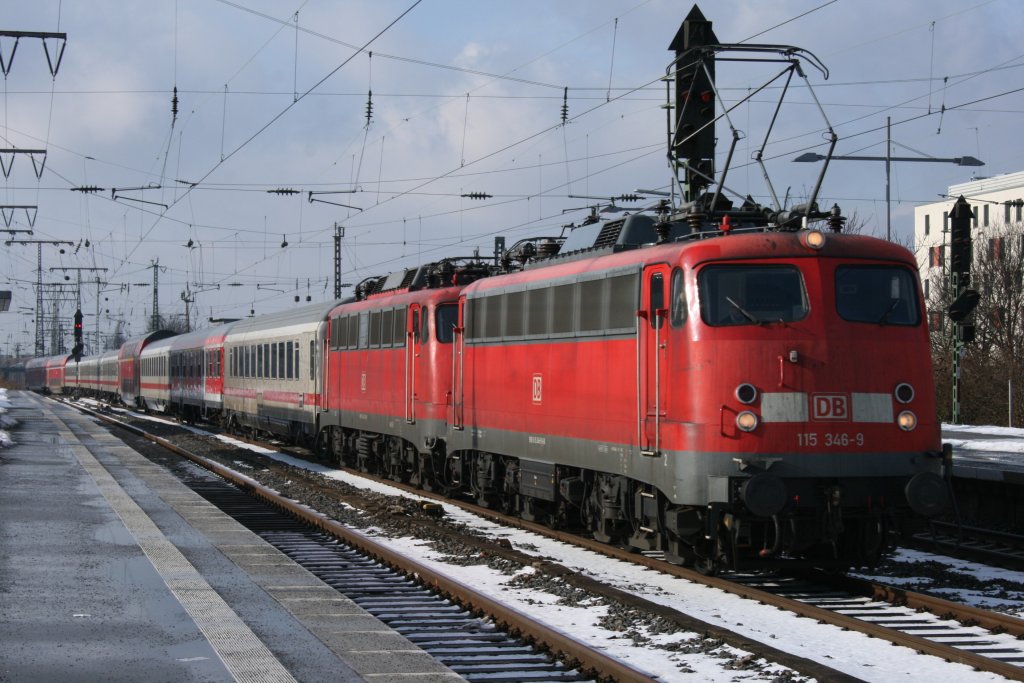 115 346-9 mit PBZ 1972 im HBF Essen,3.2.2010.