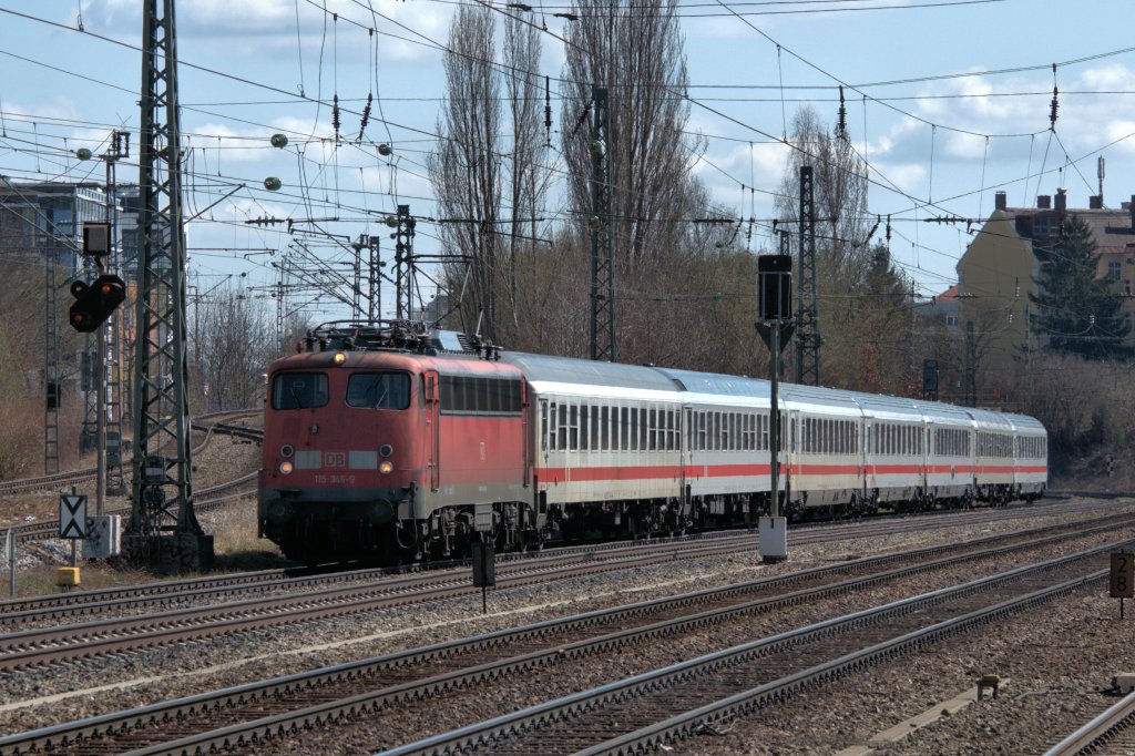 115 346 am 01.04.12 mit dem IC Zell am See-Flensburg am Heimeranplatz