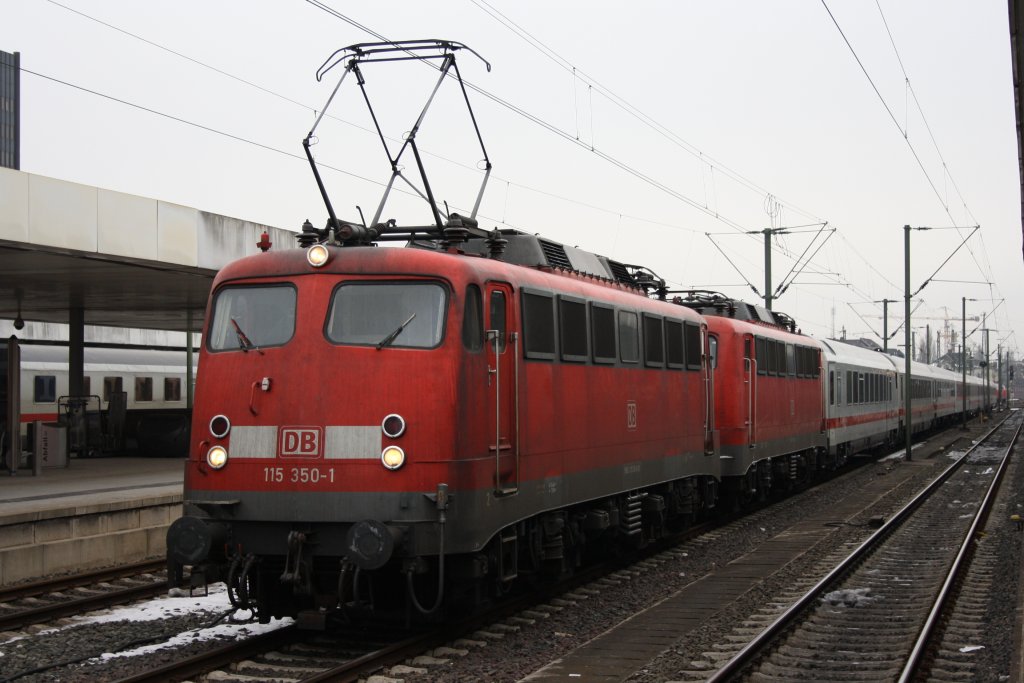 115 350 und 115 166 mit einem PBZ in Hannover HBF am 27.02.2010
