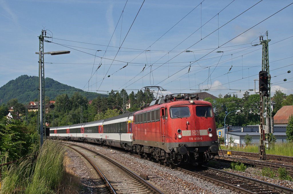 115 459-0 mit IC 282 Z�rich HB - Stuttgart Hbf an der s�dlichen Einfahrt von Engen. 02.06.12