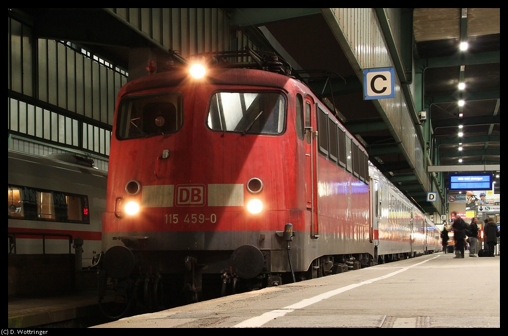 115 459 am 9. Oktober 2010 mit einer Rangierfahrt im Stuttgarter Hauptbahnhof.