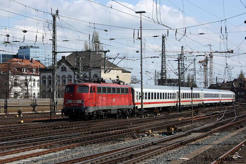 115 459 mit einem IC am 19.4.10 in Hannover.
